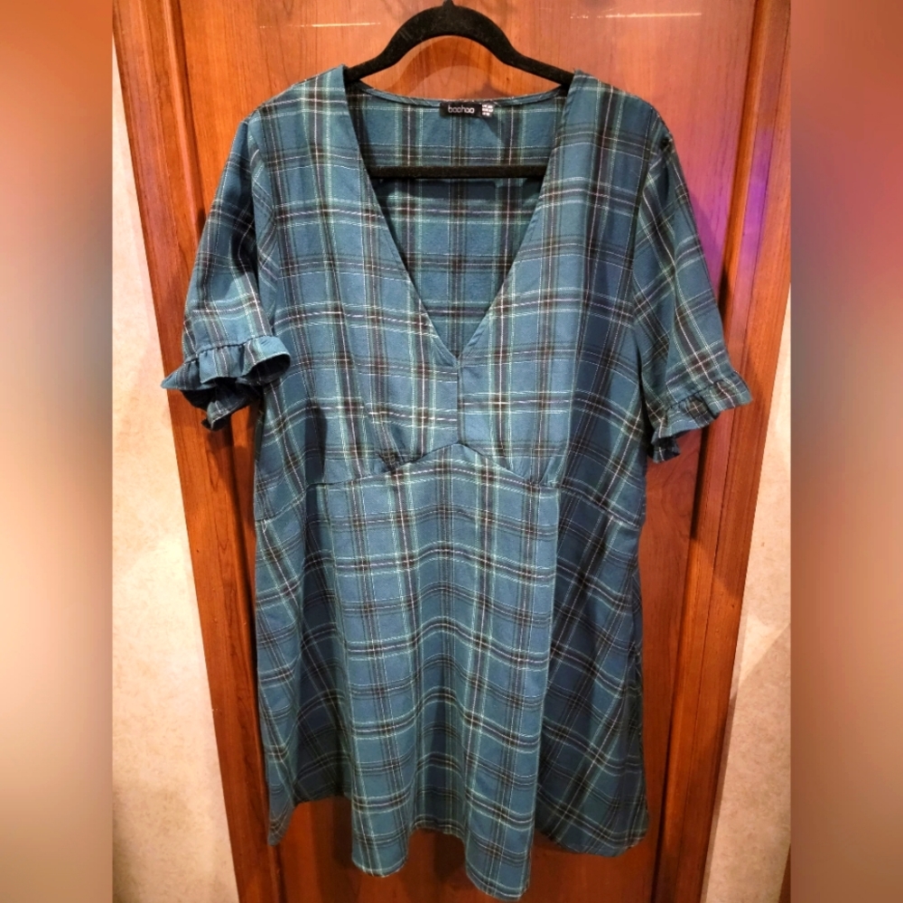 Boohoo Green Plaid Dress NWOT Sz 16